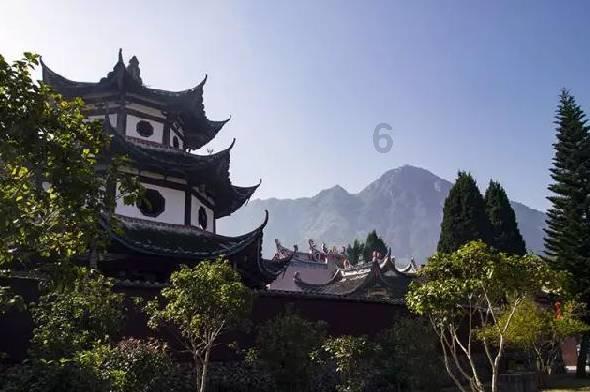 上升的五彩石